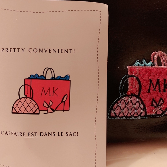 Mary Kay "Pretty Convenient" Cosmetic Bag - Picture 7 of 7